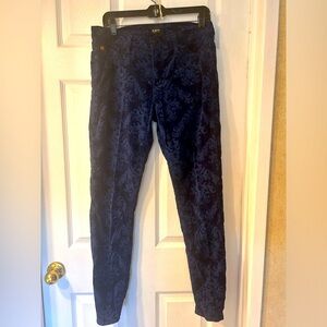 Hudson skinny, lightweight embossed cord skinny pants.